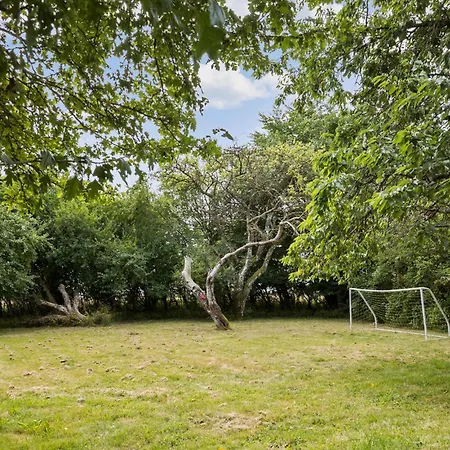 Dom wakacyjny 3 Bedroom Lovely In *